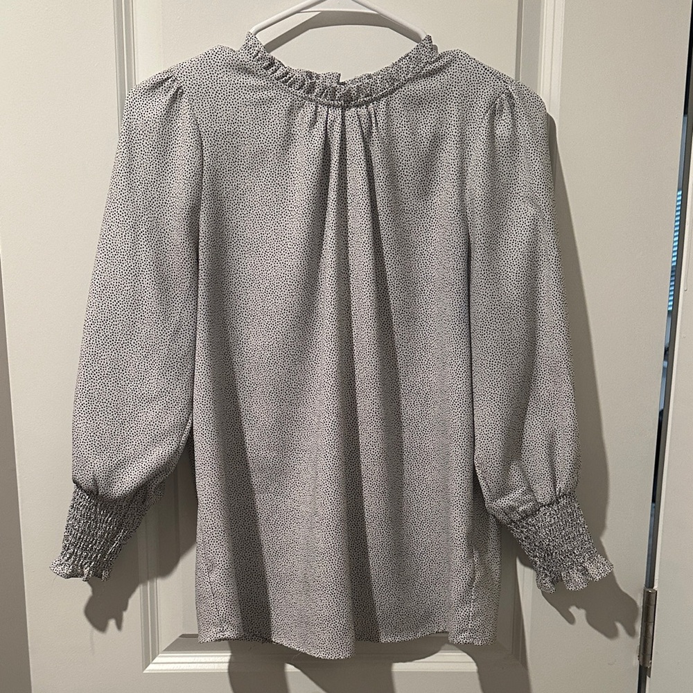 Chic Women's Blouse with Smocked Cuffs